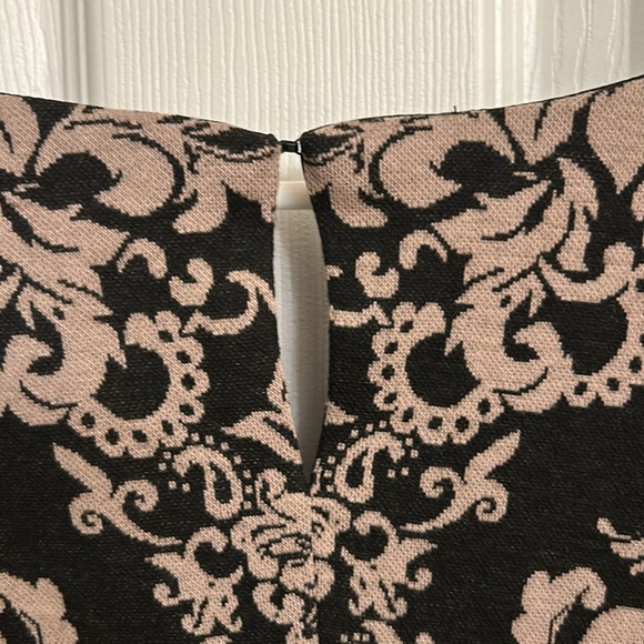 S.L. Fashions Black Cap Sleeve Knit Dress Cream Floral Pattern Size 14 EUC - Picture 6 of 8